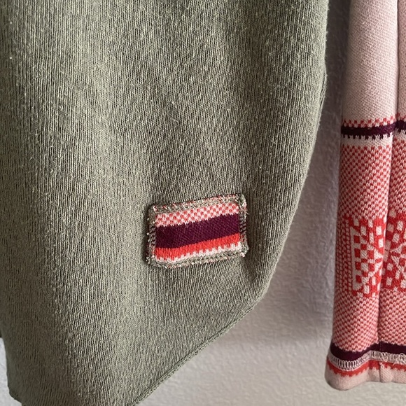 Free People Boho Long-Sleeve Top Green Color With Patterned Sleeves Size S - Picture 8 of 9